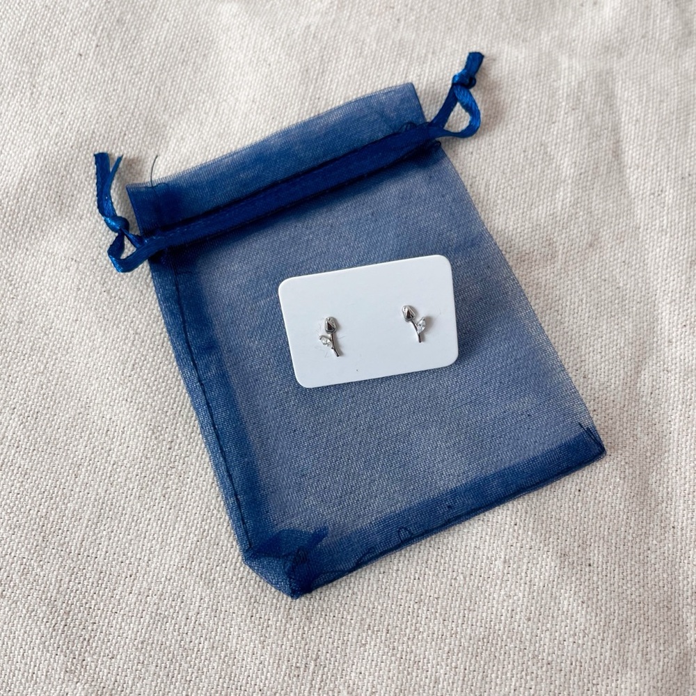 ✨HP✨ Gold Silver Tulip Rose Crystal Dainty Minimalist Stud Post Earrings - Picture 7 of 7